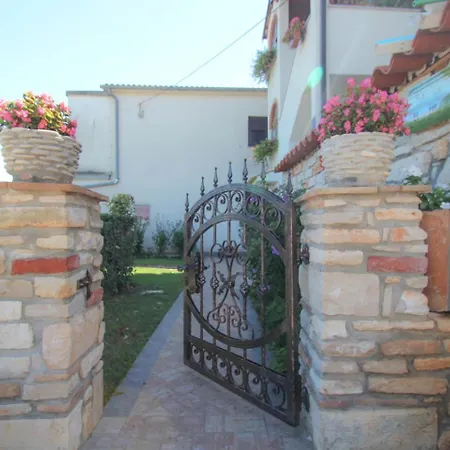 Apartment Olimpia 2 *